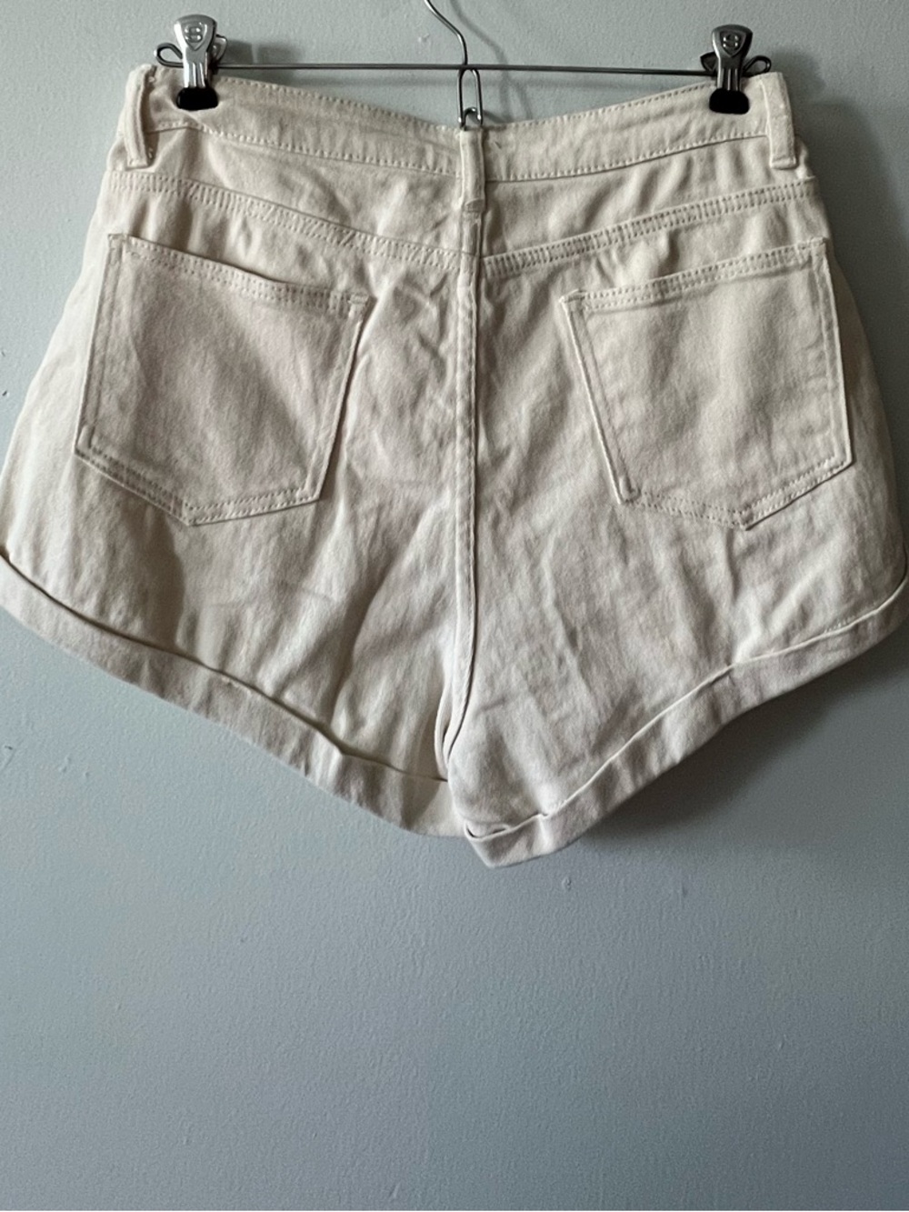 Women's High-Rise Cream Denim Shorts - Picture 2 of 3